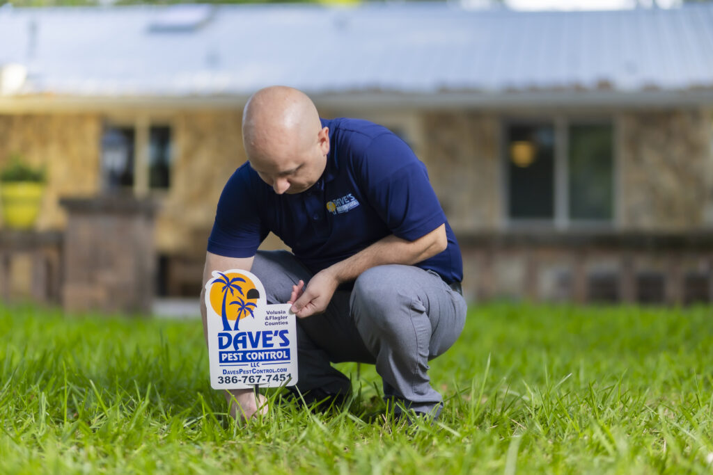 Dave’s Pest Control sign on a Florida lawn showing professional mosquito and pest control services